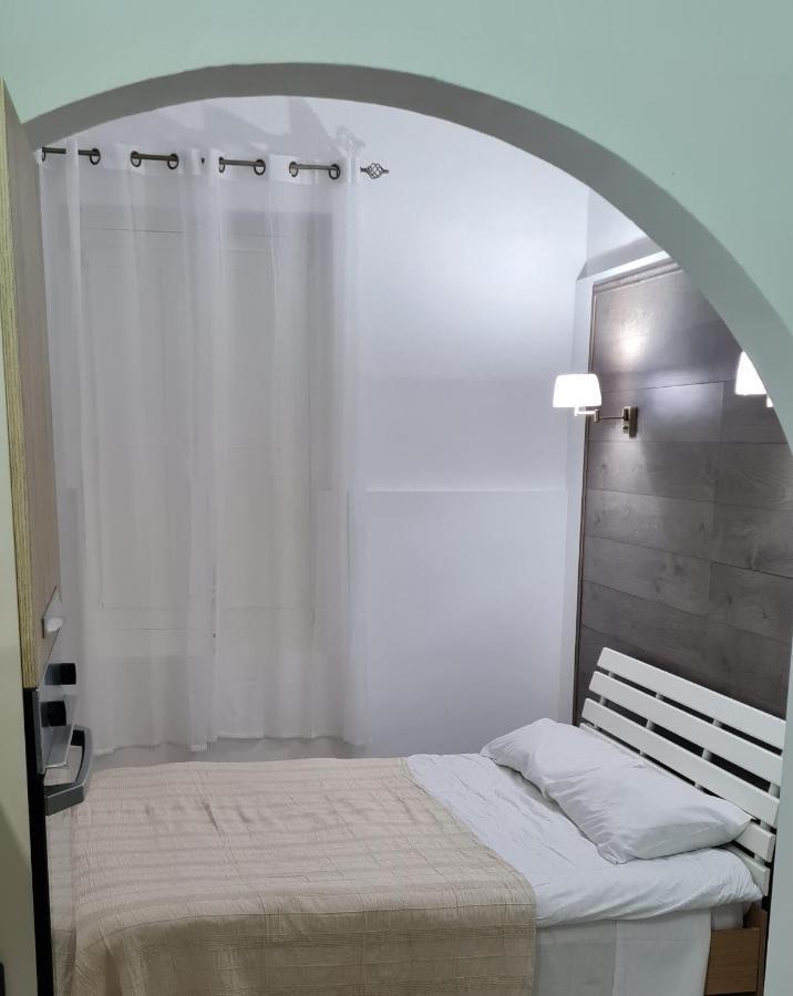 Brant Apartment *